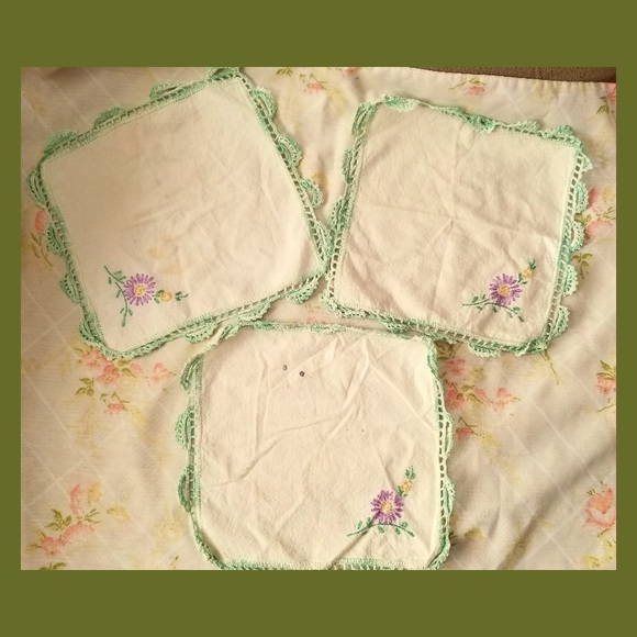 VTG 1940s 3 Hand Crochet Embroidered Antique Linen Napkins - Picture 3 of 4